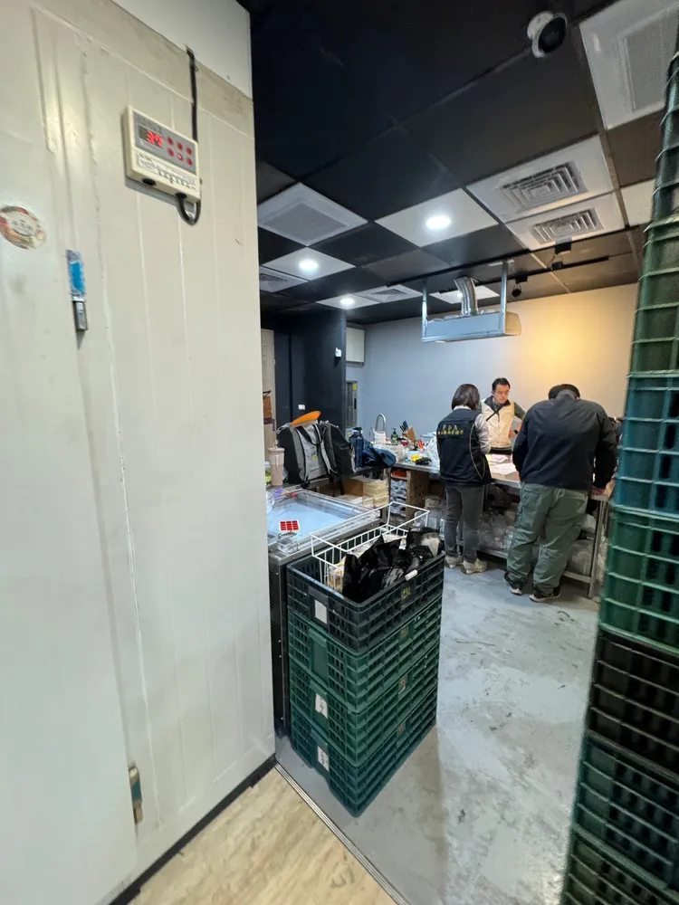 檢調、衛生局前往稽查。讀者提供