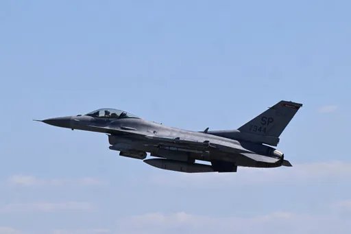 美軍F-16戰鬥機驚傳在南韓海域墜毀　飛行員下落曝光