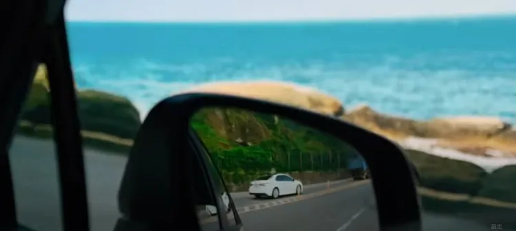 緊接在後是白色轎車。翻攝賴清德YouTube