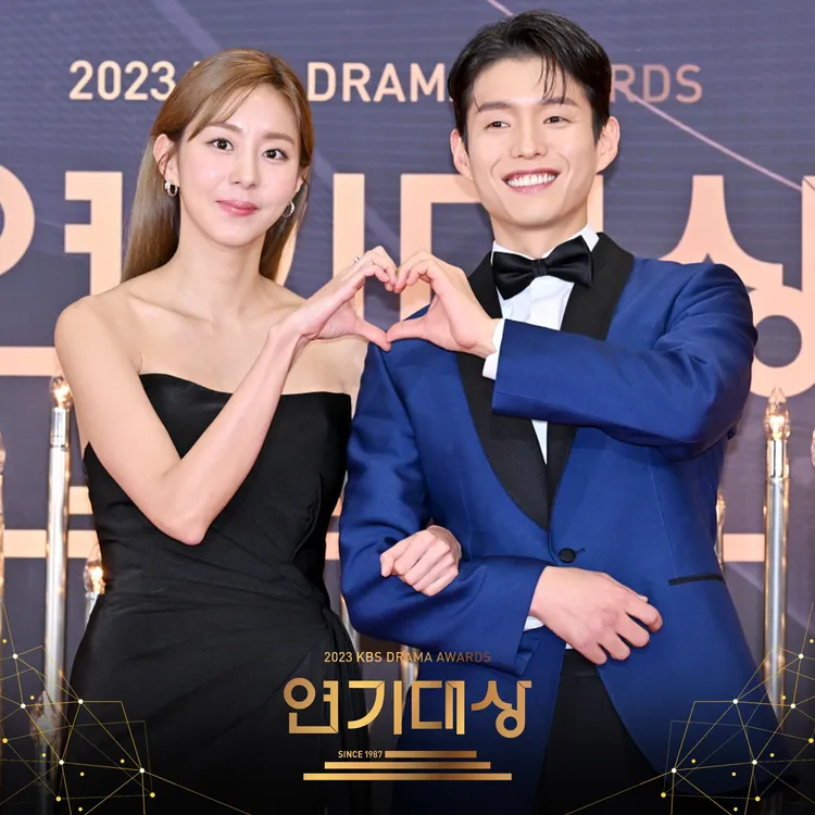 Uie（左）、嘏俊得到最佳情侶獎。翻攝KBS