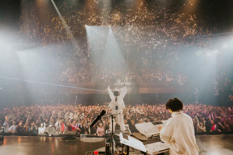 ikura演唱安可曲《Idol》嗨翻全場。Photo by Kato Shumpei