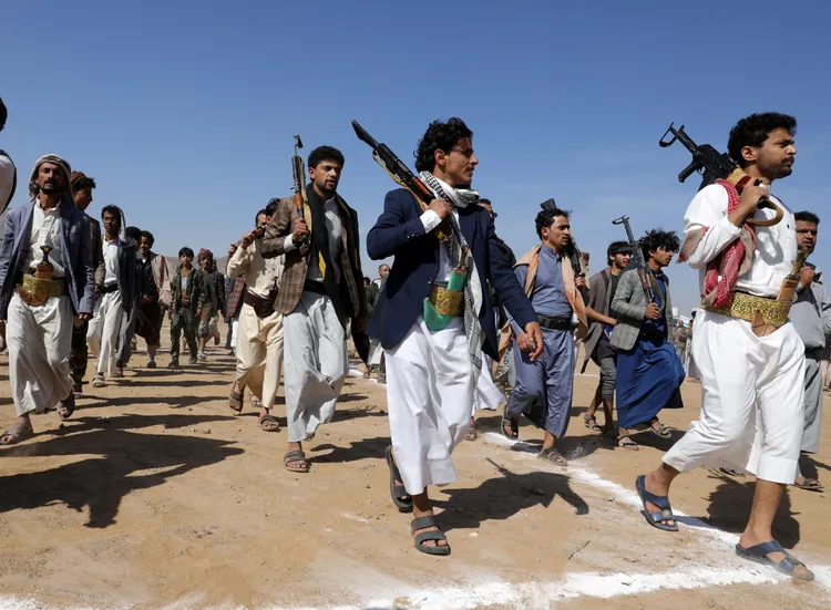 青年運動成員在葉門首都沙那遊行。路透社