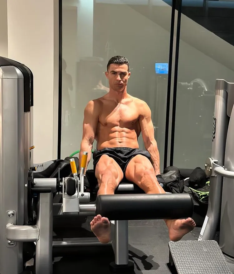 C羅大秀身材。  翻攝cristiano  IG