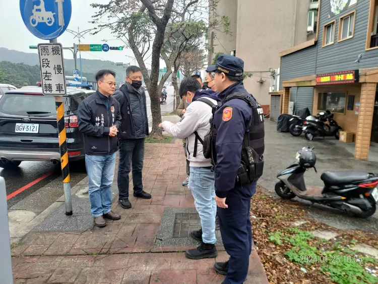桃園分局會同交通局、中壢工務段、里辦公室等進行交通節點現地會勘。翻攝畫面