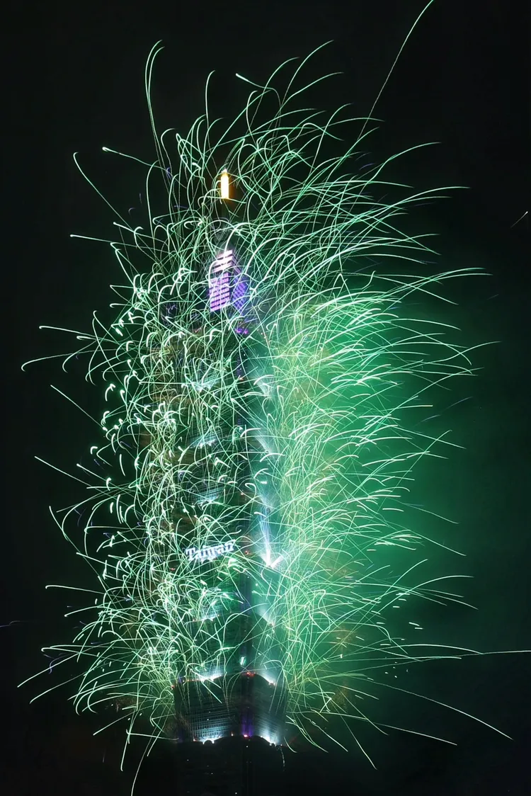101煙火照亮夜空。林林攝