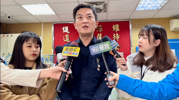 北市警大安分局安和路派出所所長霍建元說明案情，同時也是藝人霍建華的哥哥。特勤中心攝