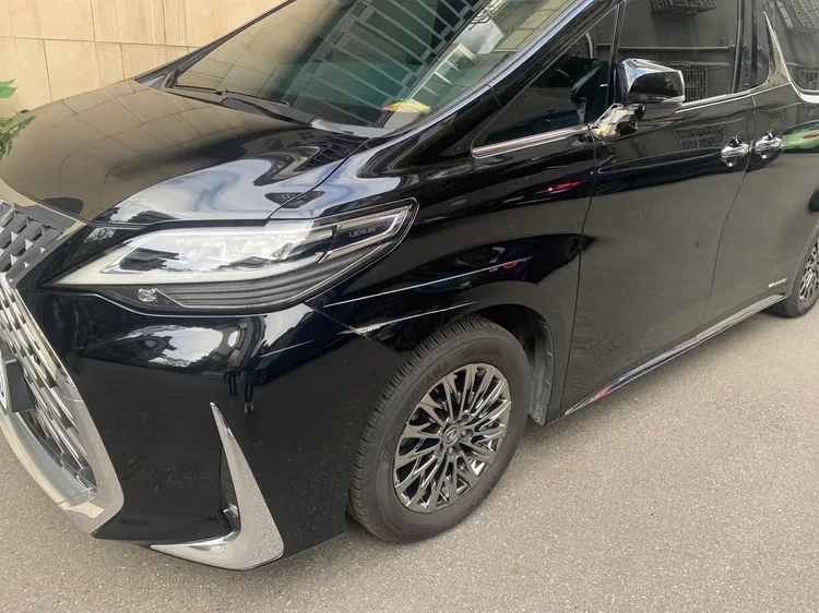 小馬的車側邊毀損。翻攝畫面