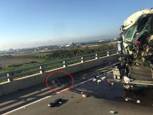 西濱公路死亡車禍!大貨車故障 駕駛下車查看遭追撞慘死