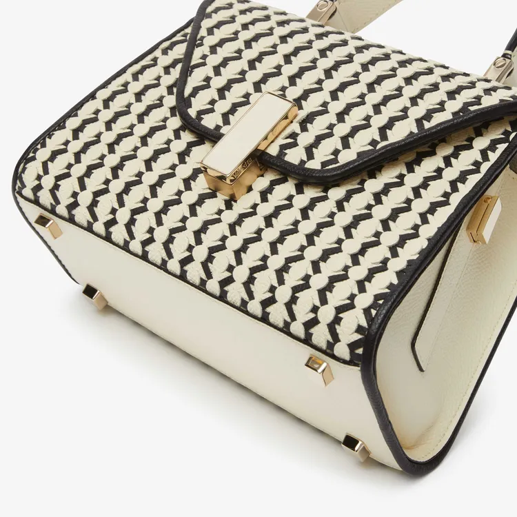 Valextra Iside Lace包，價格店洽。品牌提供