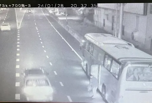 致敬客運司機！國道昏迷前忍痛開到路肩救全車　憾！乘客幫做CPR仍救不回