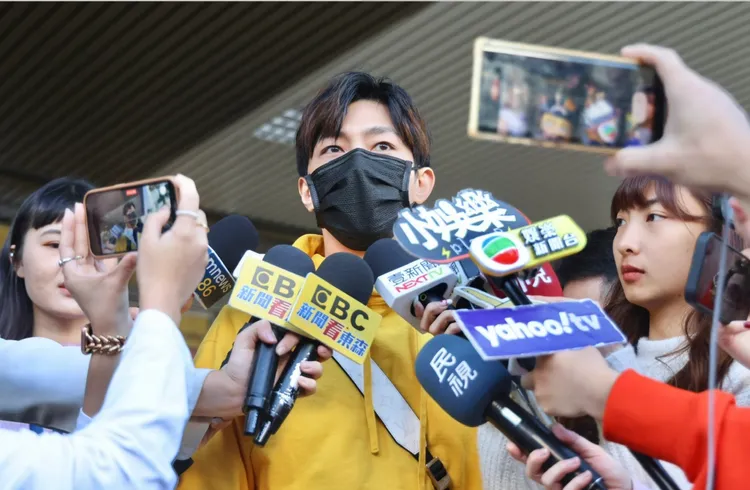 炎亞綸今到士林地院出庭。林林攝