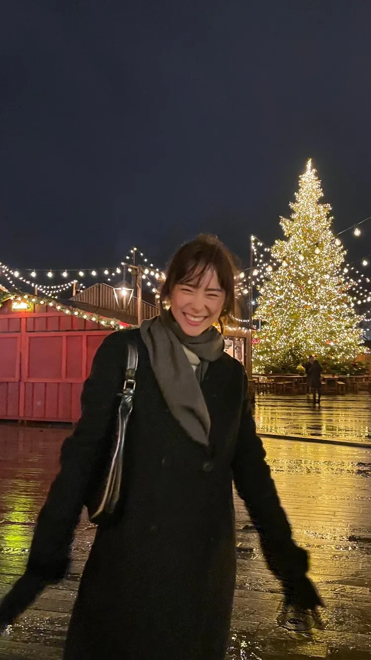 林奕嵐逛聖誕市集。周子娛樂提供