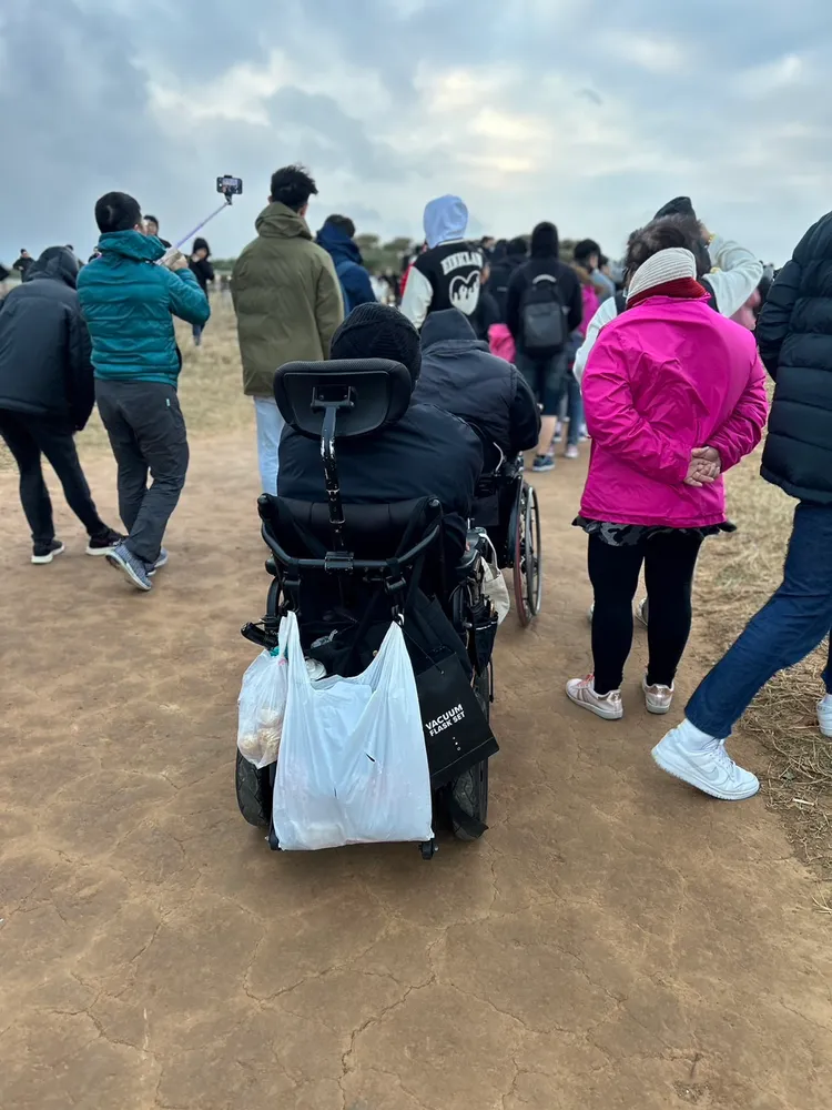 龍磐公園湧入不少迎接新年曙光的遊客。縣府提供