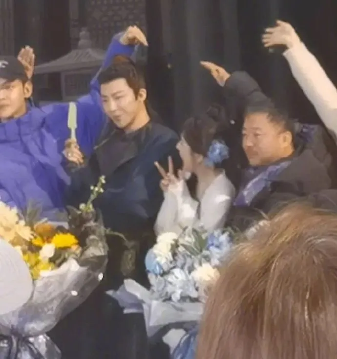 《珠簾玉幕》劇組疑似幫劉宇寧慶生，趙露思及導演都在。翻攝影片