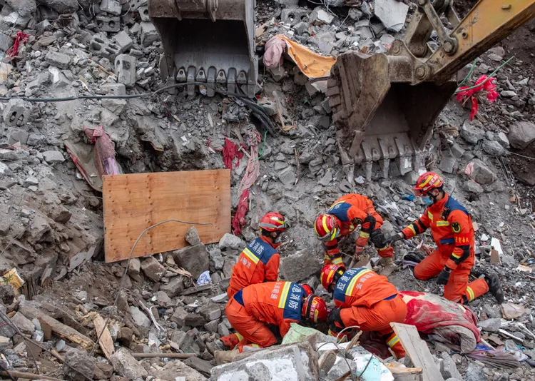 雲南省鎮雄縣22日發生山體崩塌，44人罹難。新華社