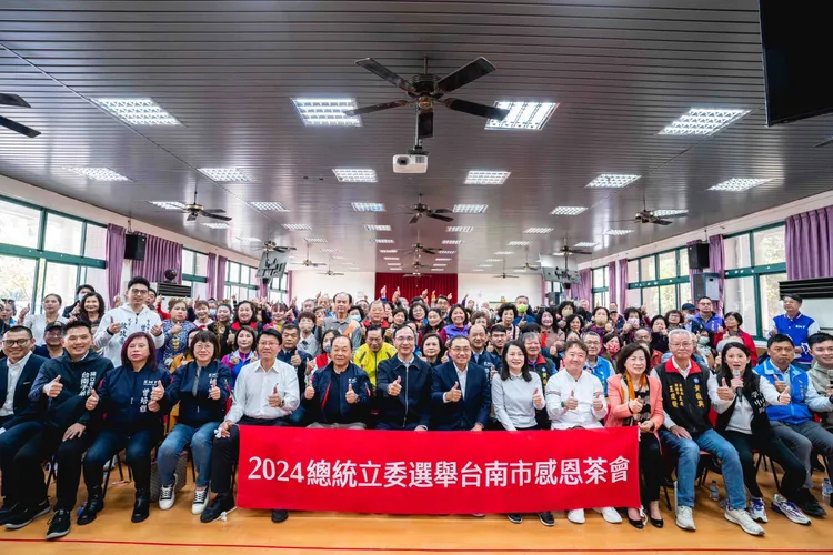 國民黨總統參選人侯友宜27日至台南市謝票。侯辦提供