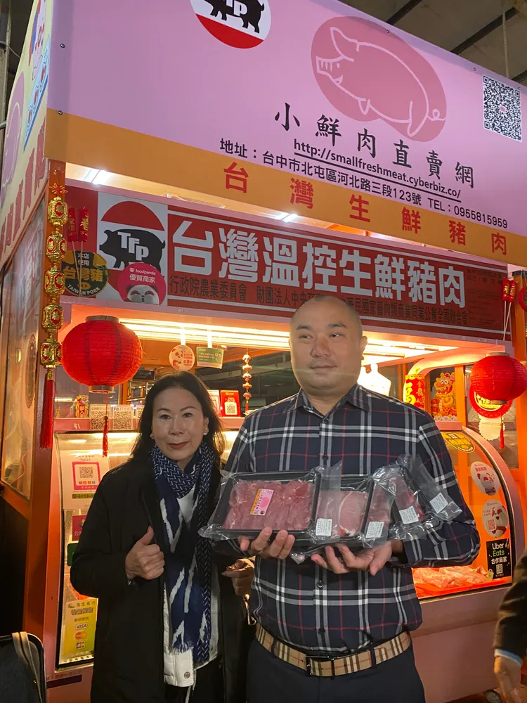 鄭茂榮在台南七股了近2甲的舊養豬場，成立小鮮肉牧場，自產自銷。業者提供