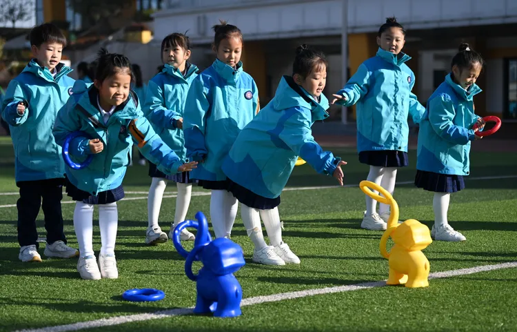 西安一間小學的學生正進行課間活動。新華社