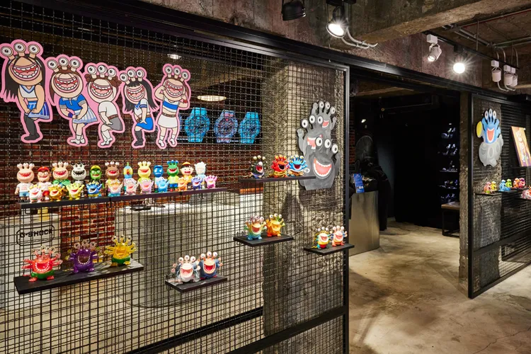 現場展出多組珍貴畫作與公仔。品牌提供