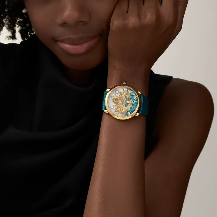 卡地亞大師工藝系列端出Ronde Louis Cartieru亞洲限定高級珠寶腕錶。品牌提供