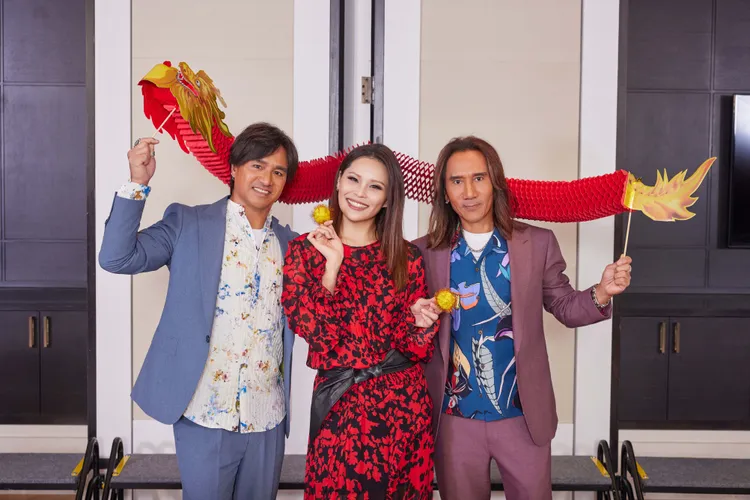 動力火車與周蕙開心合影。華研國際提供