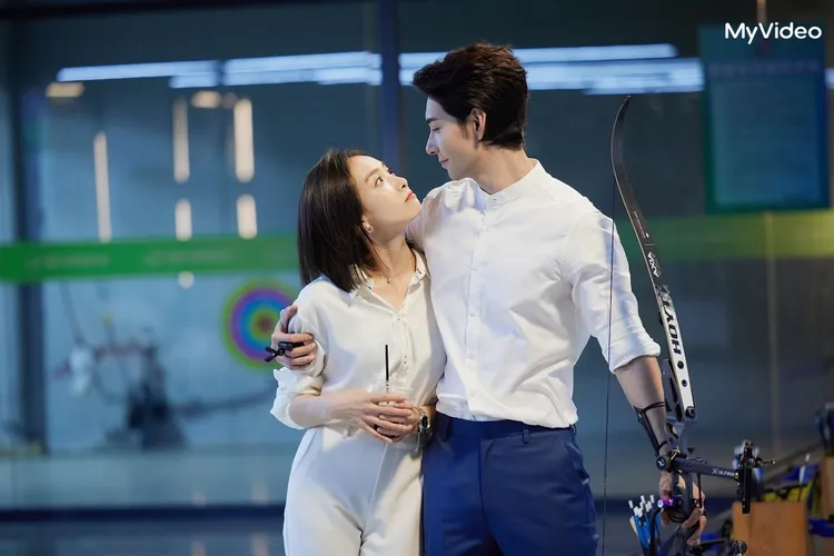 宋茜（左）遇見舊愛陳星旭，兩人愛火重新被點燃。MyVideo提供