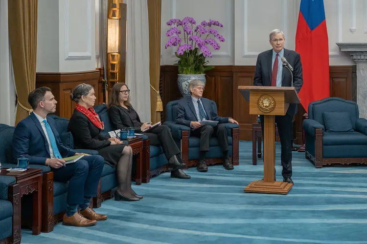 「美國跨黨派資深代表團」訪台。總統府提供