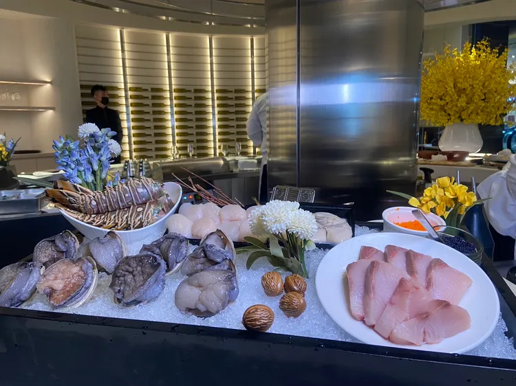 「樂葵法式鐵板燒」無菜單策略減少了食材的備製量，有效降低浪費。陳揚盛攝