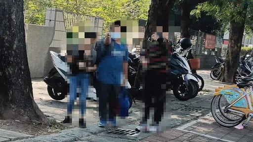 目擊學童「揮舞瑞士刀」! 家長接小孩見驚人一幕:太恐怖