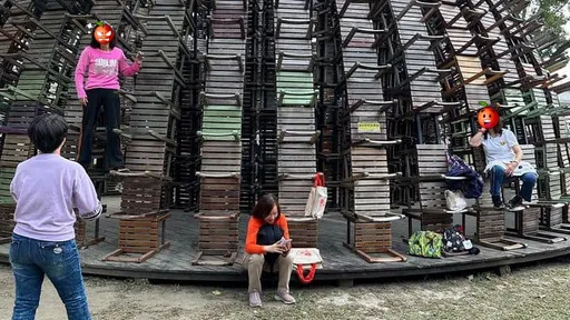 大嬸無視「禁止攀爬」損壞駁二藝術特區椅子 文化局回應了