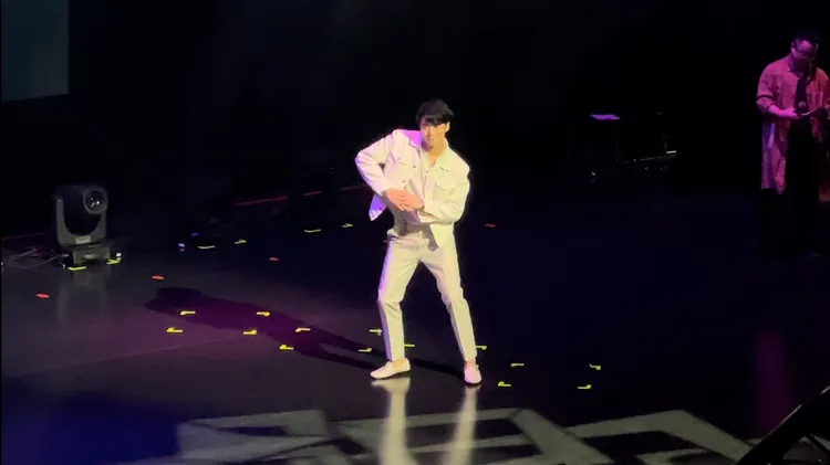 河錫辰秀舞技跳《Hype Boy》。讀者提供