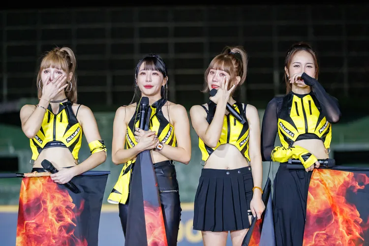 黃隊成員草莓（左起）、畇二、梓梓、于齊薇。好看娛樂提供