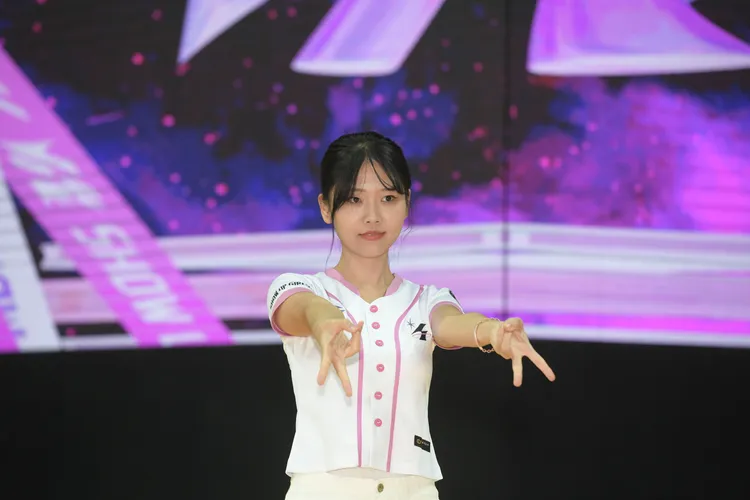 網路高人氣的JUDY，擺脫露奶酒鬼既有印象，積極健康得人心。好看娛樂提供