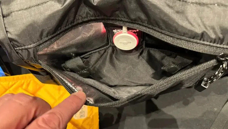 日本廠商在CES 2024推出可穿戴烤箱。照片來源techradar