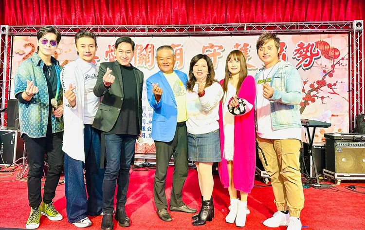 山西宮大主會吳進男先生（中）連續五年熱心公益出錢出力。翰森娛樂提供