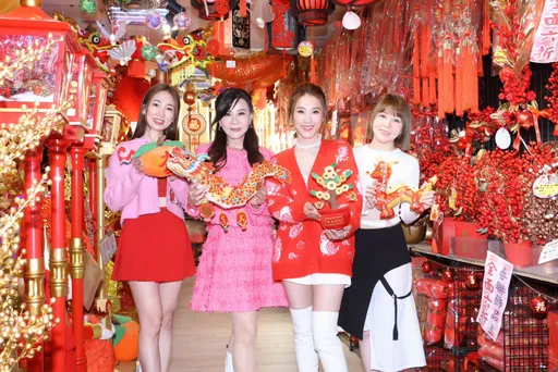 金嗓歌后龍千玉穿紅內衣迎金龍年 親揭喜訊5月飛加拿大找他