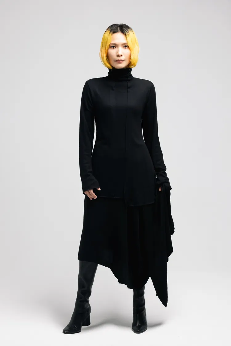 陳惠婷以「the Huiting」為名推出全新創作專輯《王國 Darktopia》。躁音製造所提供