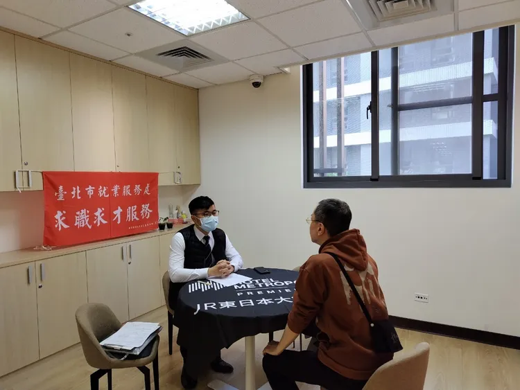 北市勞動局就業服務處1/29至2/2，邀集12家知名企業於各就服站舉辦現場徵才活動，提供397個工作機會。北市勞動局提供