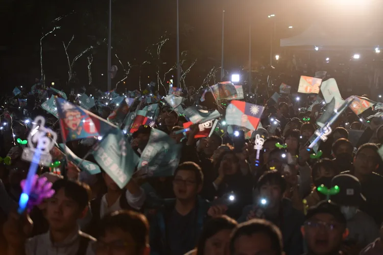 支持者持續喊柯文哲加油。攝影中心