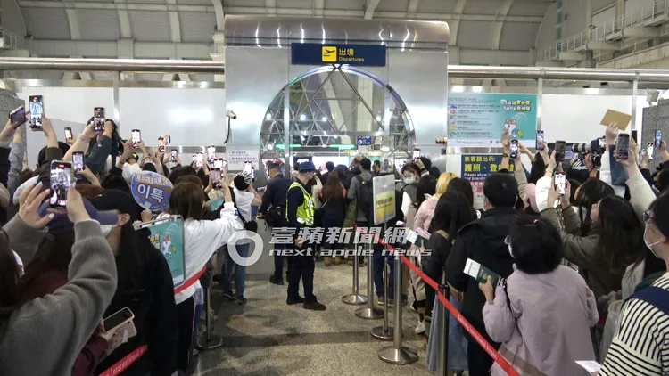 Super Junior睽違13年再度空降高雄，台灣老婆們看好拍滿。特勤中心攝