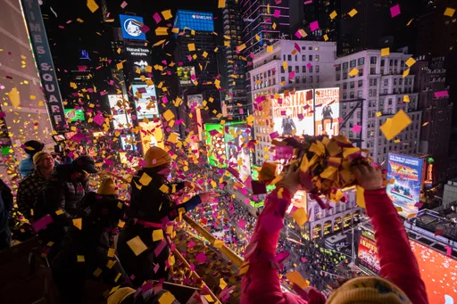 倒数片!全球跨年压轴大秀 纽约时报广场50万人倒数庆新年