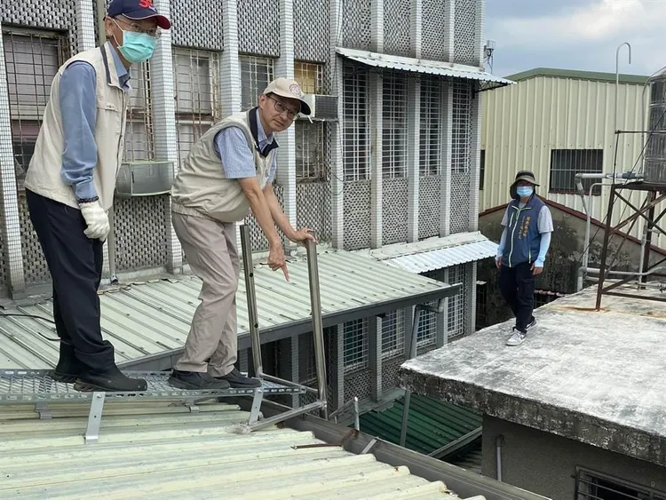 游淑慧在臉出貼出羅一鈞爬屋頂畫面反嗆郭昱晴。翻攝自游淑慧臉書