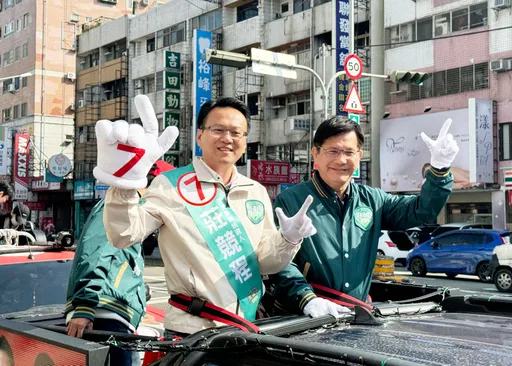 林佳龍陪莊競程車掃拜票　批盧秀燕「個人卡住台中發展」