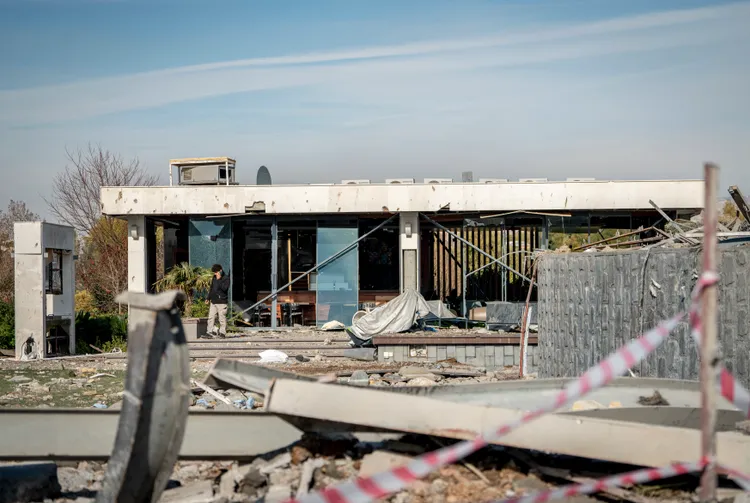 本月16日伊朗襲擊伊拉克北部一處「以色列情報總部」，當地富翁迪扎耶的家遭摧毀。美聯社