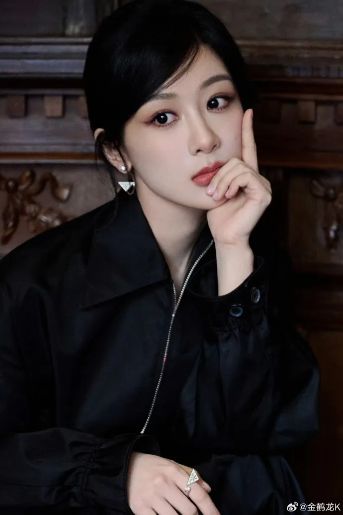 楊紫這個妝容也是金鶴龍的作品。翻攝金鶴龍微博