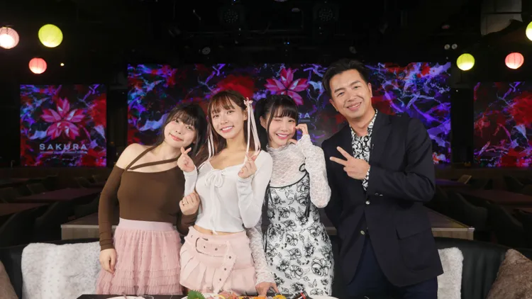 莉奈（左起）、林襄日前錄影，接受主持人鄭偉柏（右起）、助理主持人筠熹專訪。MOMOTV提供