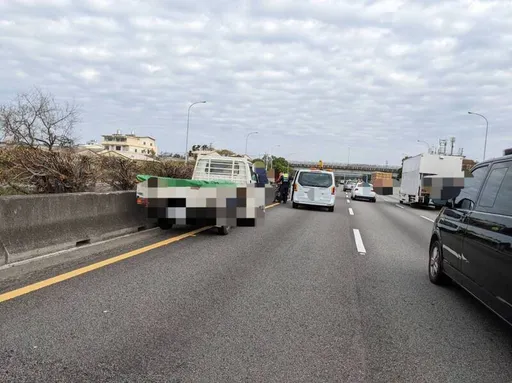 88歲男誤騎國道！機車飆內車道還逆向　轎車嚇得急煞被撞了