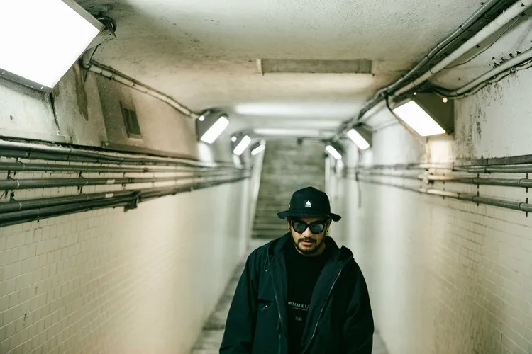 張震嶽希望小春能有突破，不要被饒舌侷限住。本色音樂提供