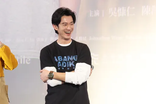 吳慷仁《富都》謝票脫了 大方送「原味T恤」寵粉