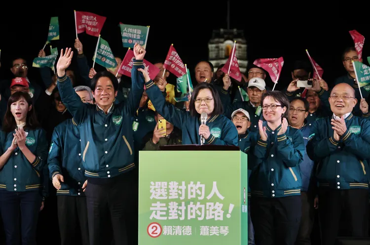 總統蔡英文強調，1月13號請再相信蔡英文一次，支持2號賴清德、蕭美琴，支持6號民主進步黨。林林攝